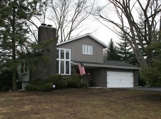 821 Winmoor Dr, Dundee, IL 60118