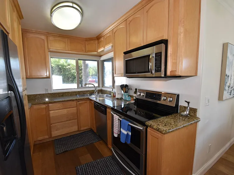 1052 Isabella Ave #A — Photo 8