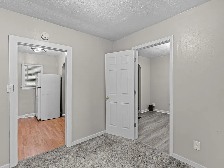 2936 N Hanley Rd — Photo 16
