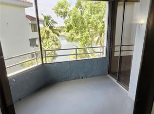 Verabella Falls, Miami, FL 33193