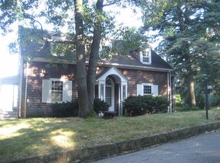 320 Juniper Ln, Ann Arbor, MI