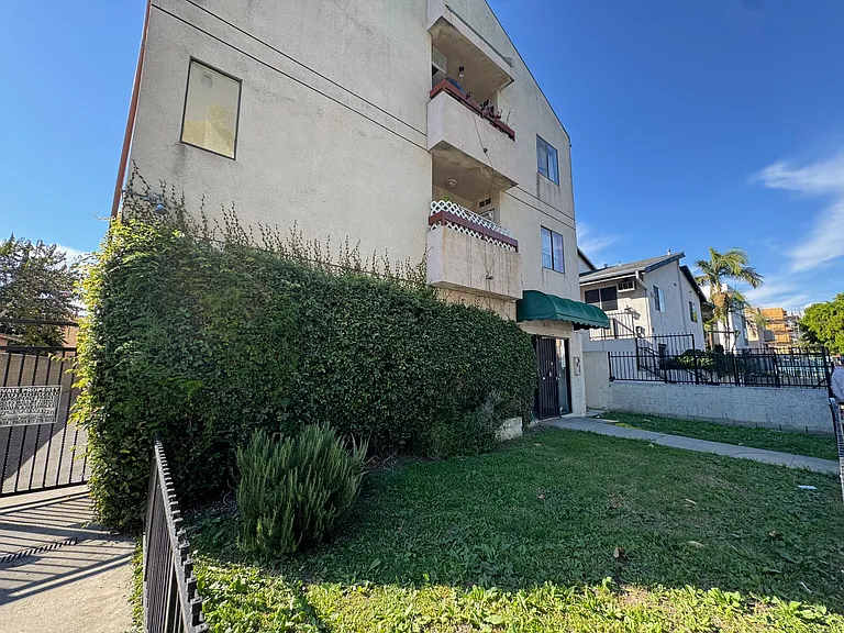 617 N Harvard Blvd #202 — Photo 19