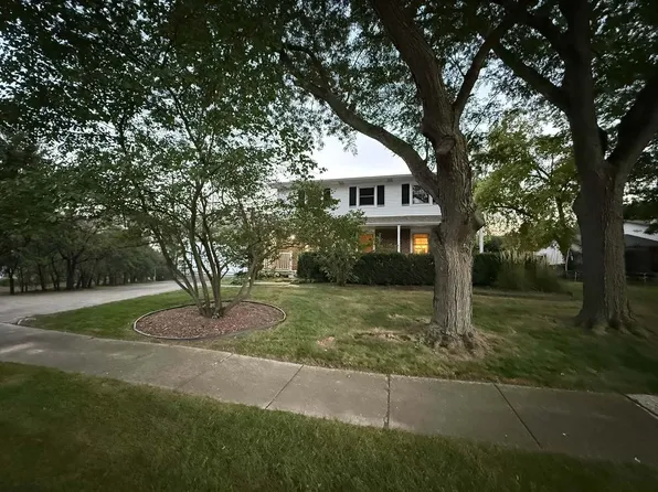 4421 Oriole Ct, Gurnee, IL 60031