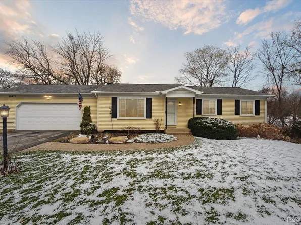 10422 Bigelow Rd, Davisburg, MI 48350