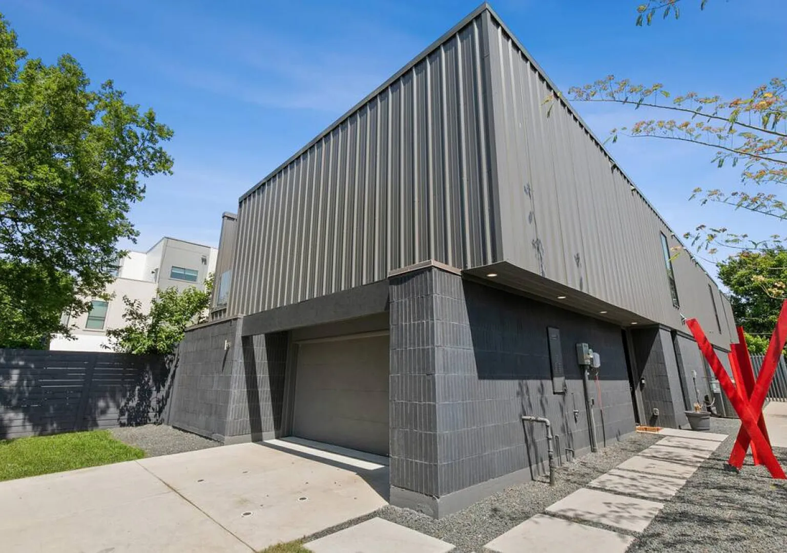 2 4 Bed / 4 Bath Modern Luxury Home Dallas (Unit A) — Photo 4