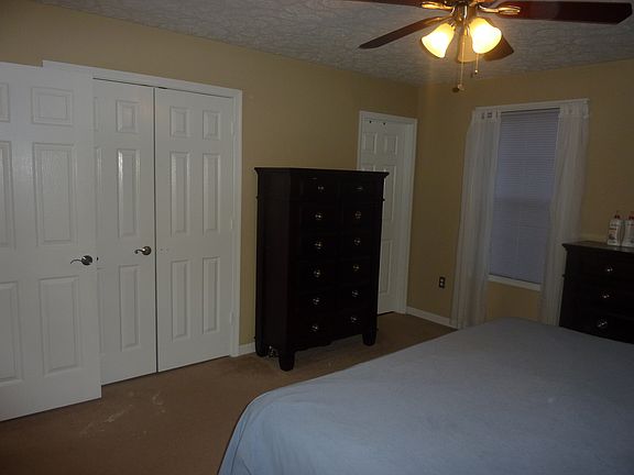 3rd image of 25815 Hills Dr