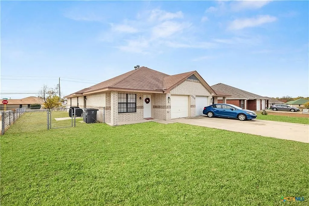 3 bed, 2.0 bath, 1183 sqft, $1,350 — Photo 1