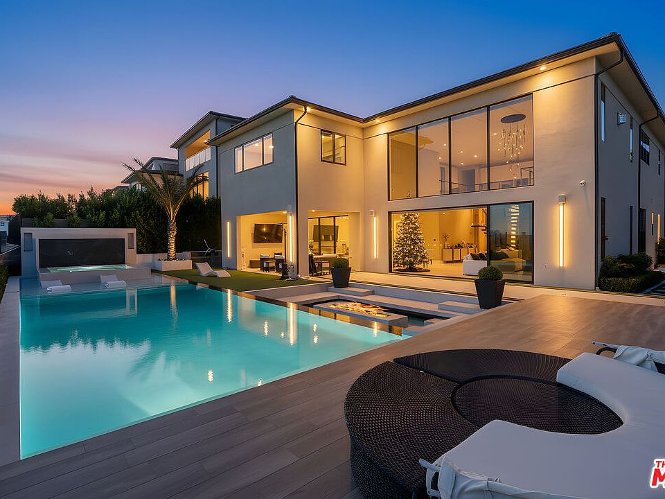 1st image of 20306 W Willoughby Ln