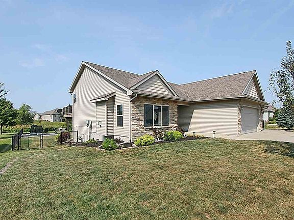 3rd image of 815 Wood Lily Rd