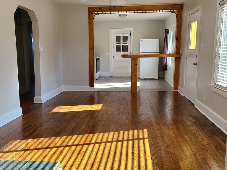 2501 Thorne St — Photo 3