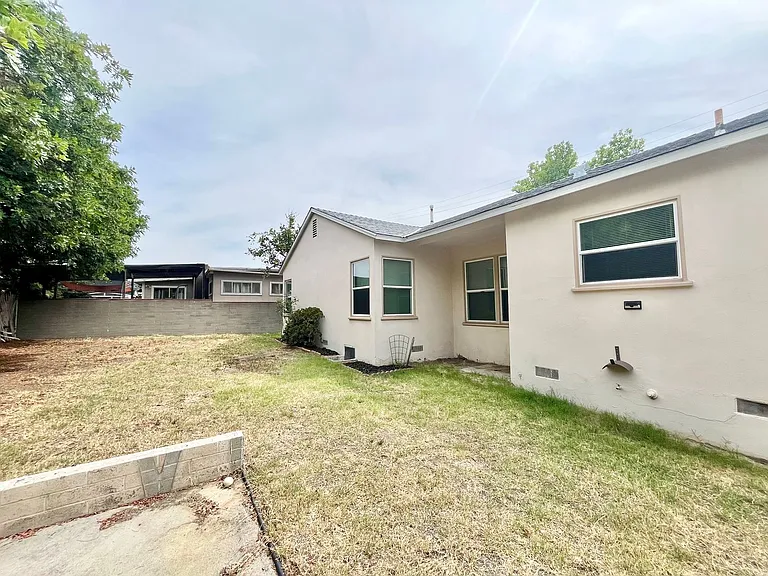 1828 Rowan St — Photo 17