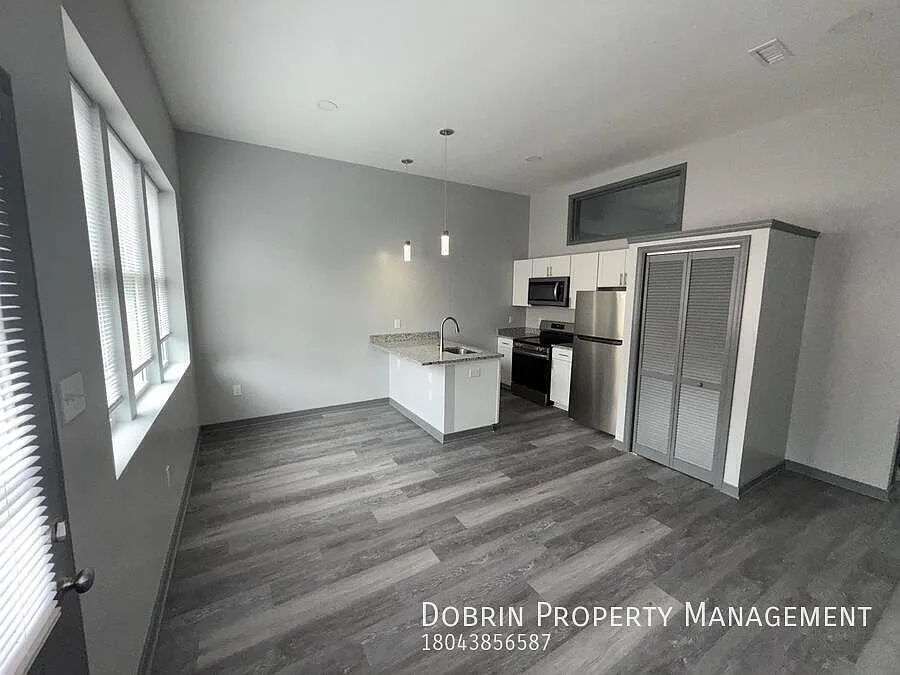 2 bed, 1032 sqft, $1,975 — Photo 3