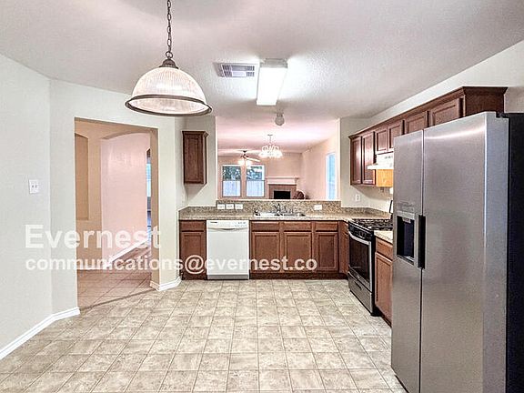 3rd image of 122 N Golden Oak Dr