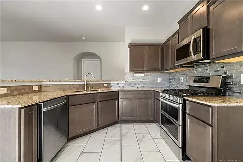 3704 S 150th East Ave — Photo 12