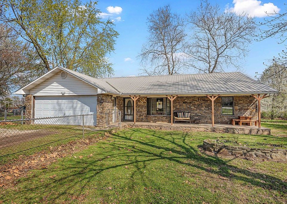 1st image of 138 Western Heights Cir