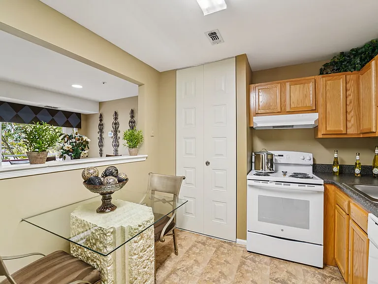 Country Meadows Apartments — Photo 27