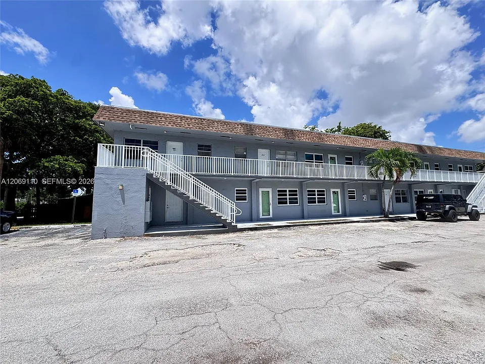 3265 Griffin Rd #202