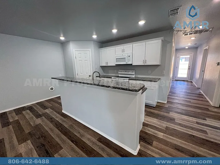 5609 Jarvis St — Photo 6