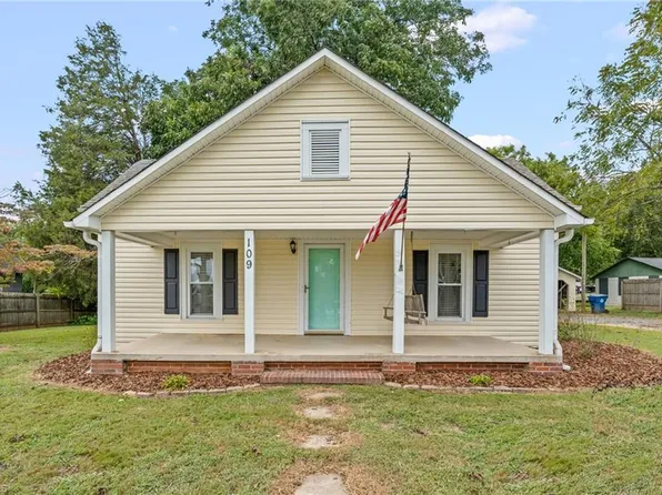 109 Tabernacle St, Randleman, NC 27317