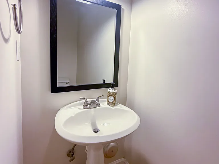 112 Sheffield Ct — Photo 12