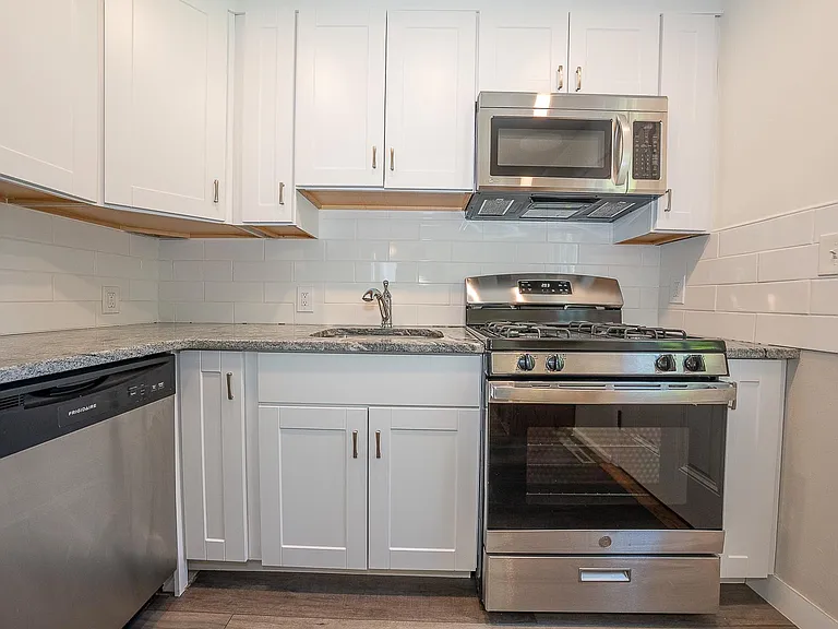 35 Eastwood Rd — Photo 8