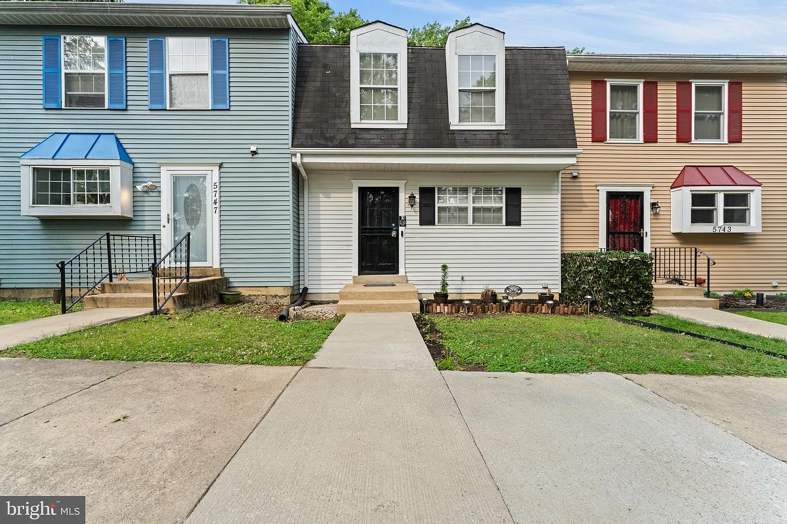 5745 Falkland Pl photo 1
