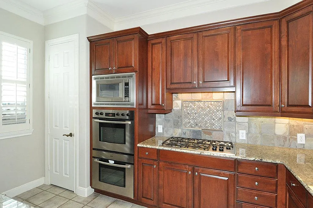 4 bed, 3.5 bath, 2585 sqft, $3,200 — Photo 4