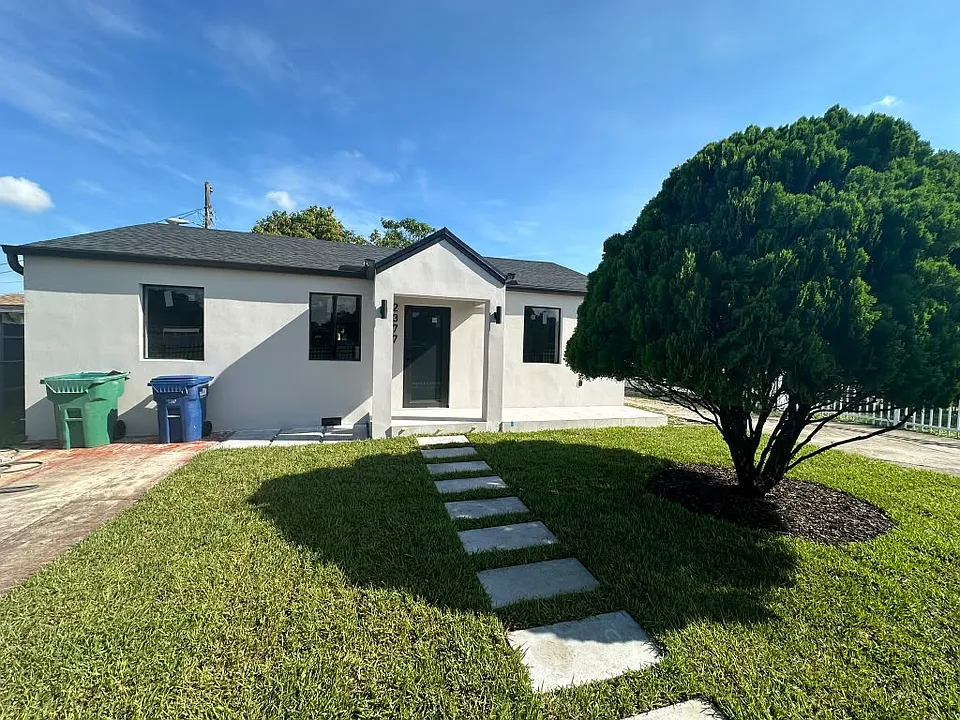 2377 NW 84th St