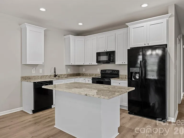 3130 Celia Ave — Photo 9