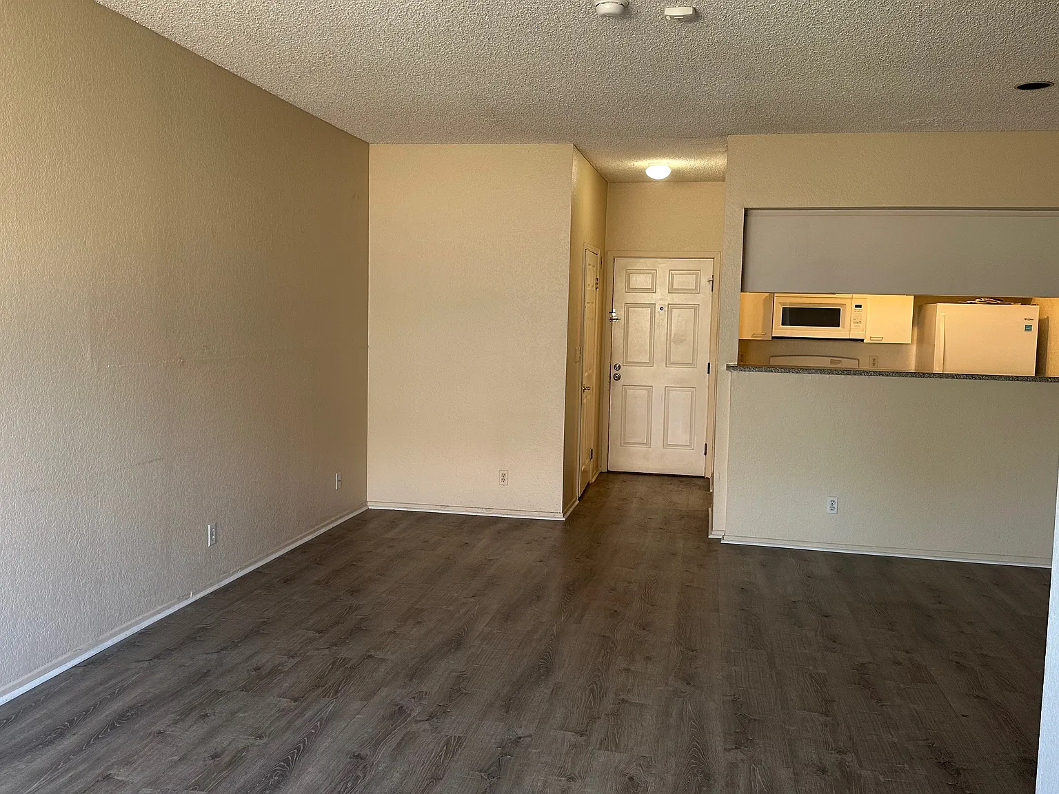 Studio, 512 sqft, $1,700 — Photo 3