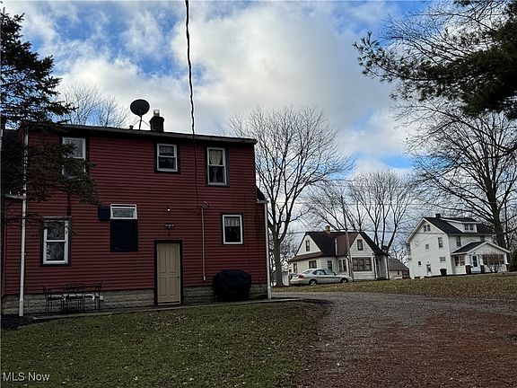 4th image of 330 E 10th St
