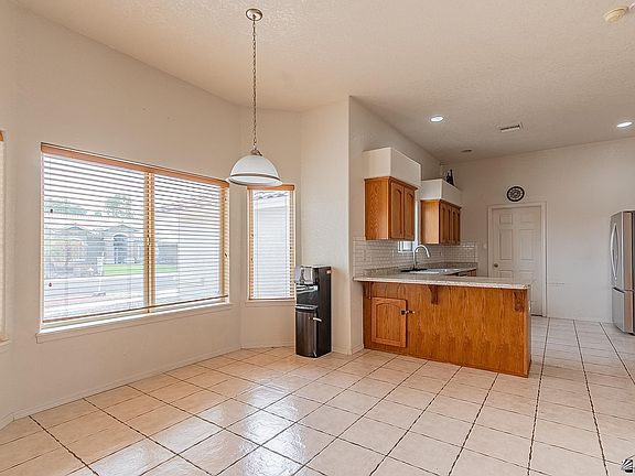 4th image of 10556 E 38th St