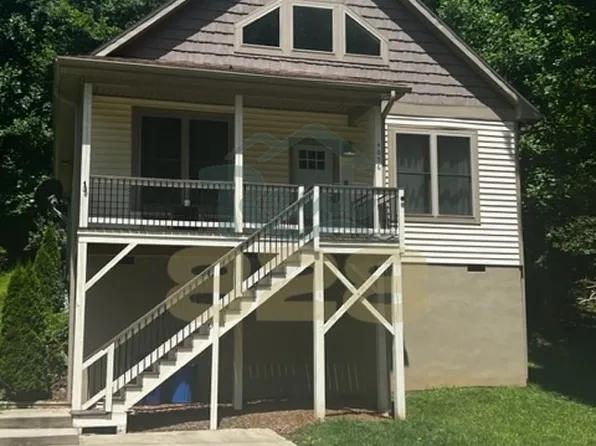 4056 Turnpike Rd, Horse Shoe, NC 28742