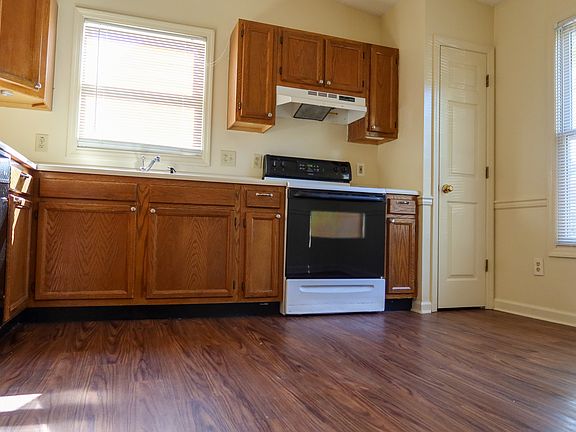 4th image of 435 Eagle Brook Dr #1