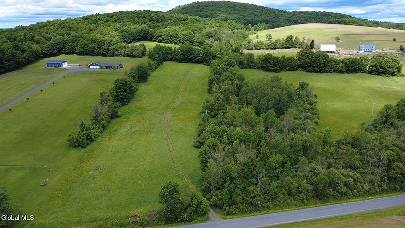 4th image of 752 Loonenbergh Turnpike