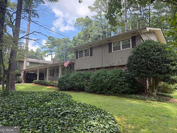 2nd image of 3887 Menlo Dr