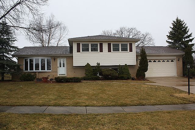 1st image of 718 Berkshire Ln