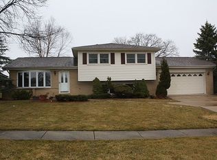718 Berkshire Ln, Schaumburg, IL 60193