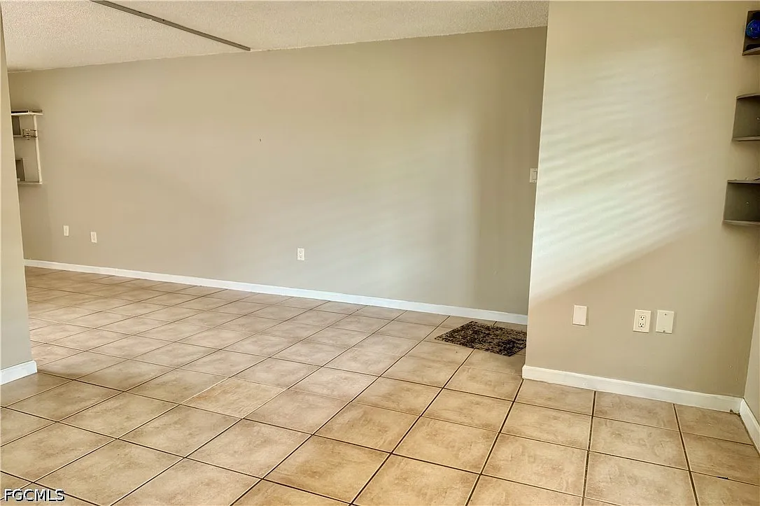2 bed, 1.0 bath, 920 sqft, $1,100 — Photo 4