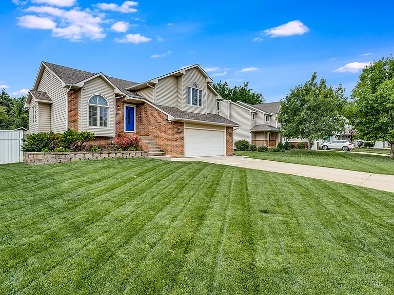 2411 N Button Bush Cir — Photo 3