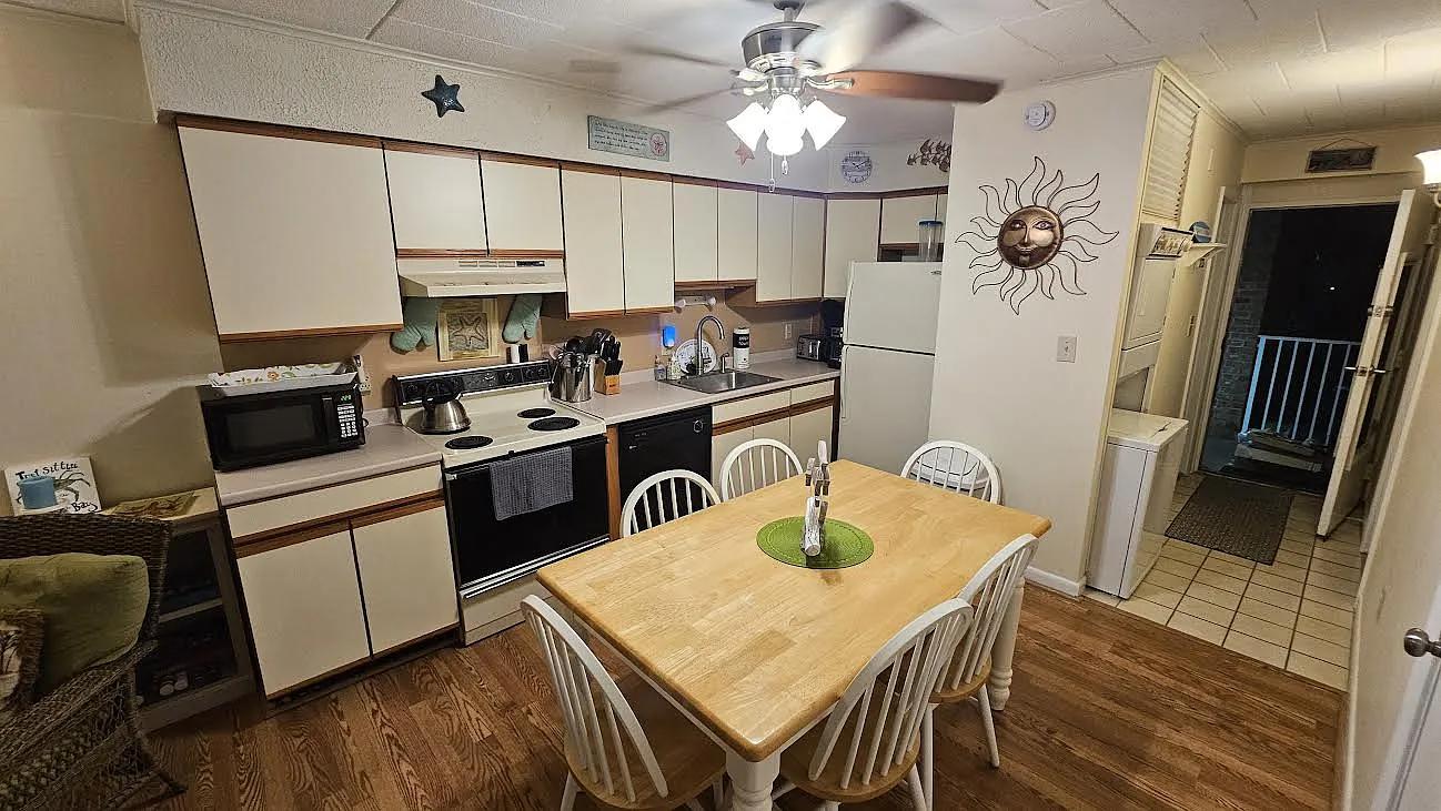 2 bed, 792 sqft, $2,200 — Photo 4