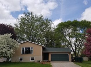 114 Valley Brook Dr, Blue Grass, IA 52726