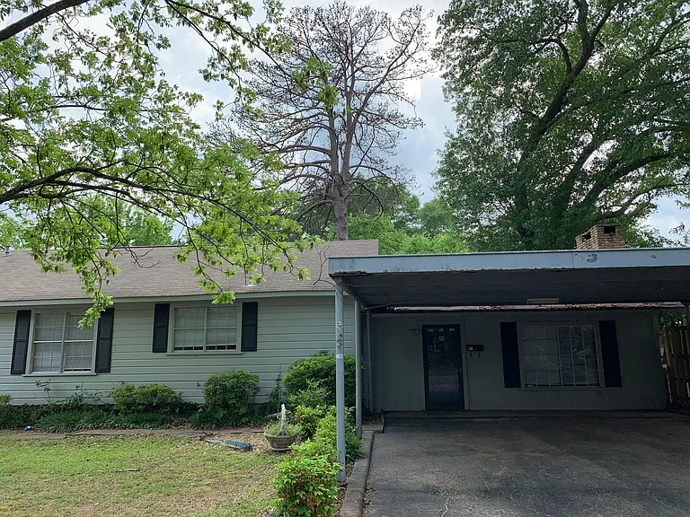 501 Glover Dr — Photo 2