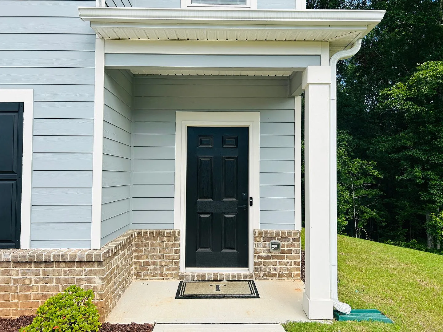 Like New! 3 Bedroom, 2.5 Bath Home Minutes From Downtown Newnan! Must See! — Photo 4