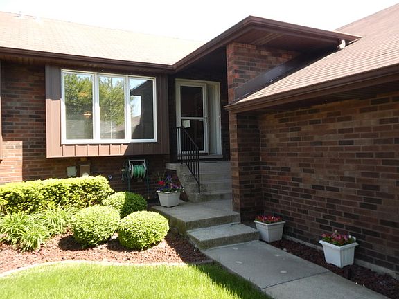 2nd image of 8819 Clearview Dr #8819