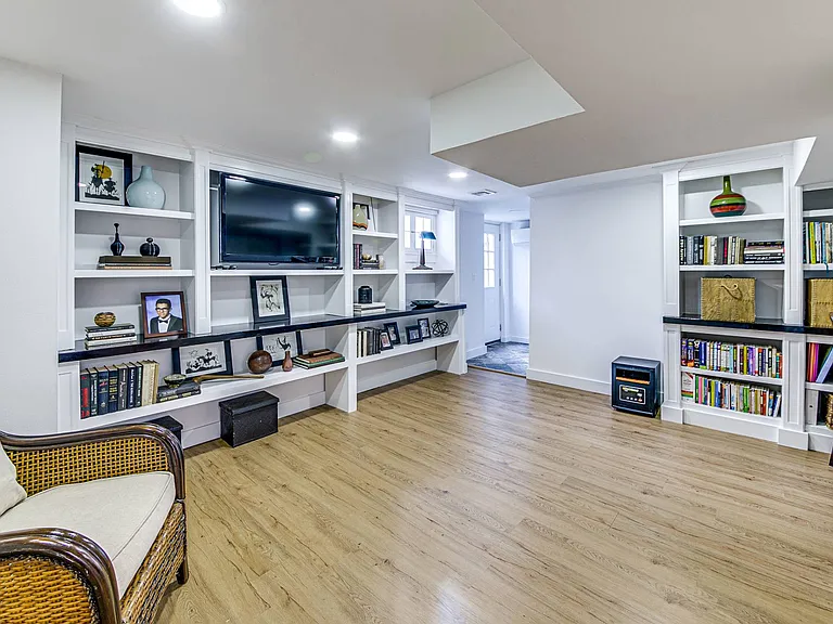 200 Woodbine Dr — Photo 18
