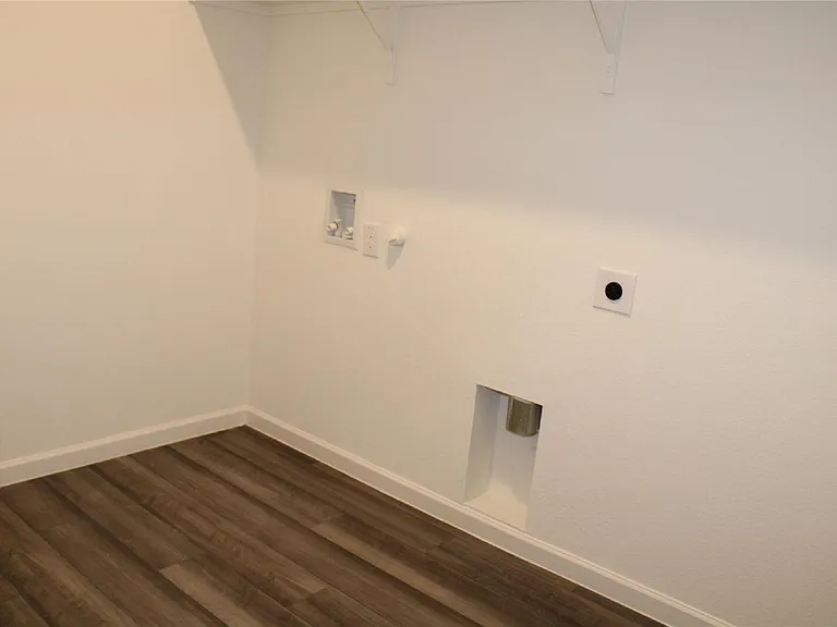 1665 Hossler Trl — Photo 9