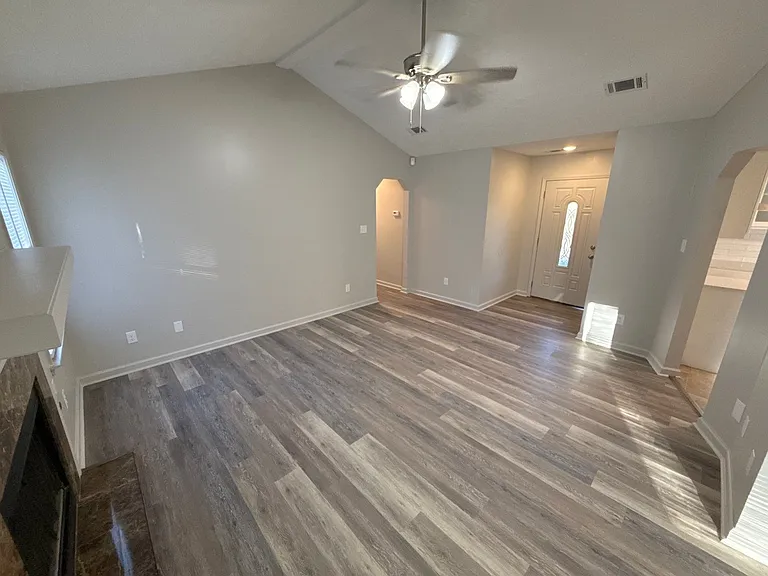 919 High Ln — Photo 3