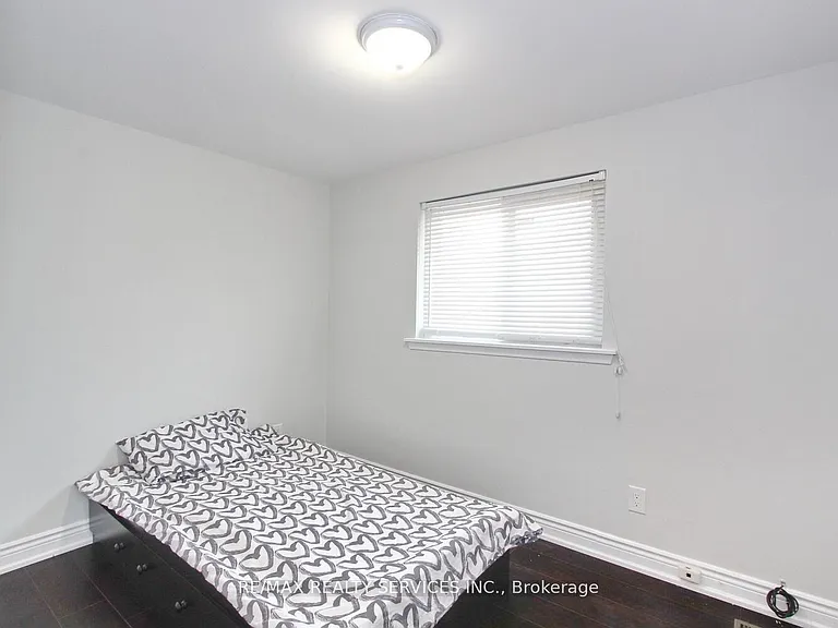 185 Earnscliffe Cir — Photo 27