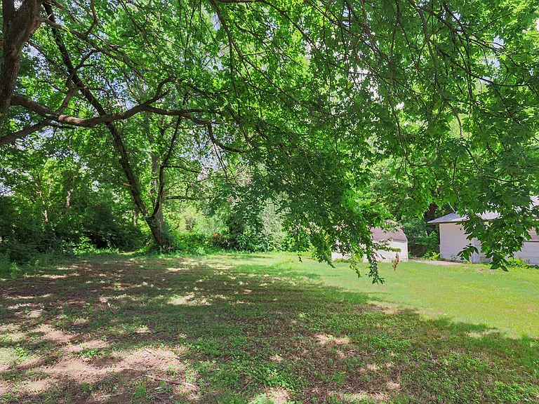 2300 W Holly St — Photo 25